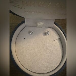 Fine silver plated pieced stud cubic zirconia earrings New